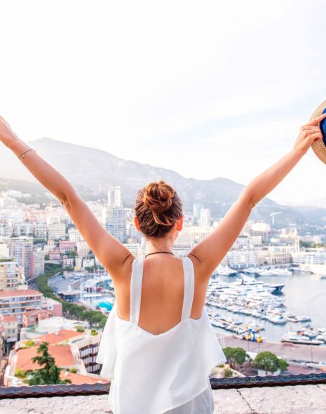 girl traveling the world